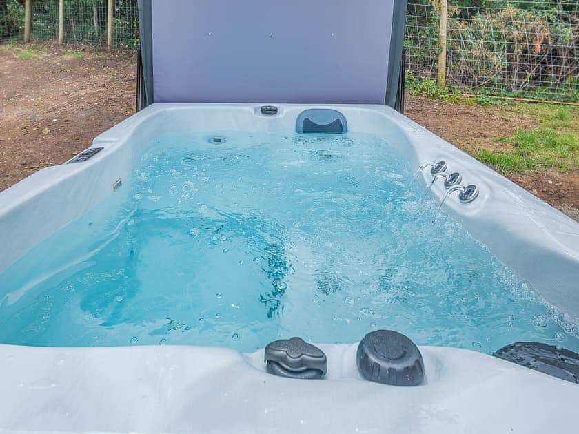 Hot tub | Deer’s Leap - Sibrwd Y Coed, County Conway