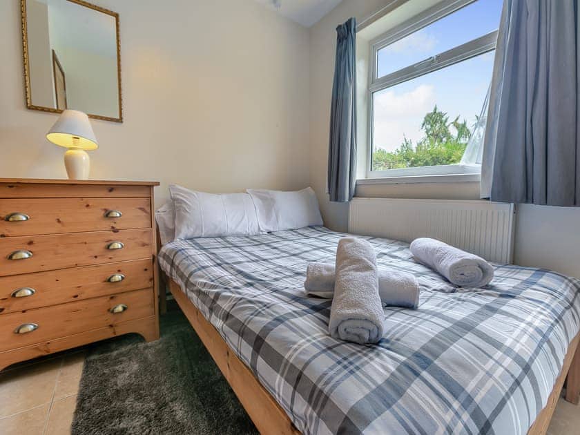 Double bedroom | The Vineries- 20 Blackbird Cottage - The Vineries, Lands End, near Porthcurno