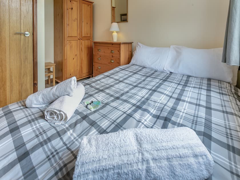 Double bedroom | The Vineries- 20 Blackbird Cottage - The Vineries, Lands End, near Porthcurno