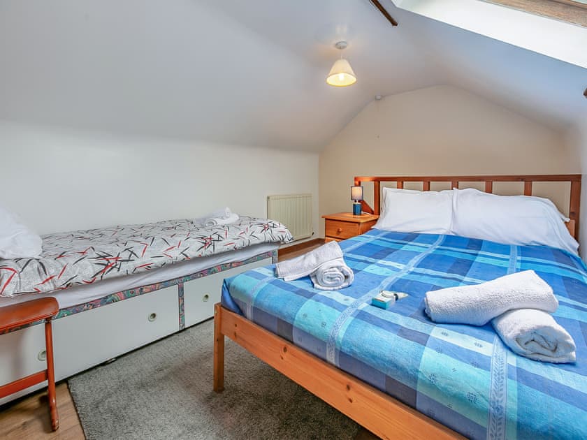 Twin bedroom | The Vineries- 20 Blackbird Cottage - The Vineries, Lands End, near Porthcurno