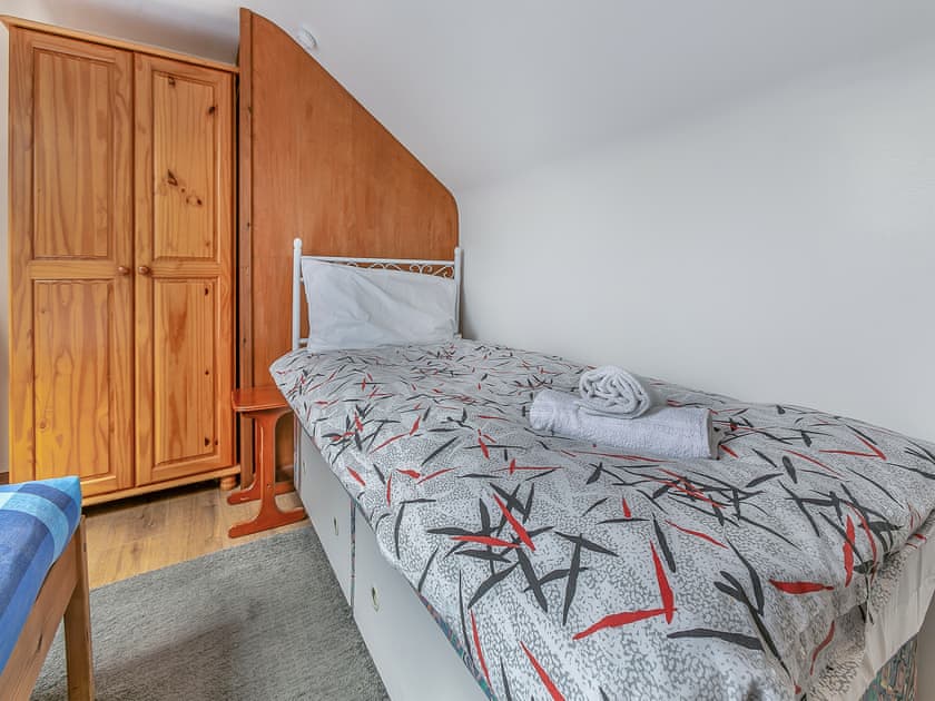 Twin bedroom | The Vineries- 20 Blackbird Cottage - The Vineries, Lands End, near Porthcurno