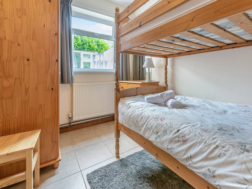 Bunk bedroom | The Vineries- 20 Blackbird Cottage - The Vineries, Lands End, near Porthcurno