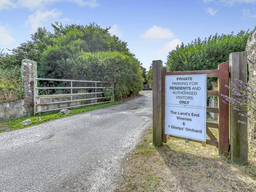 Outdoor | The Vineries- 20 Blackbird Cottage - The Vineries, Lands End, near Porthcurno