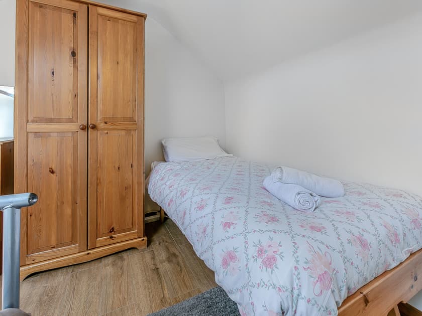 Twin bedroom | The Vineries- 25 Mallard Cottage - The Vineries, Lands End, near Porthcurno