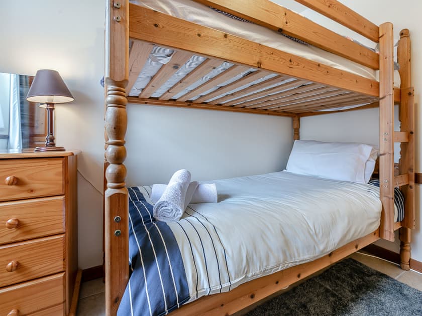 Bunk bedroom | The Vineries- 25 Mallard Cottage - The Vineries, Lands End, near Porthcurno