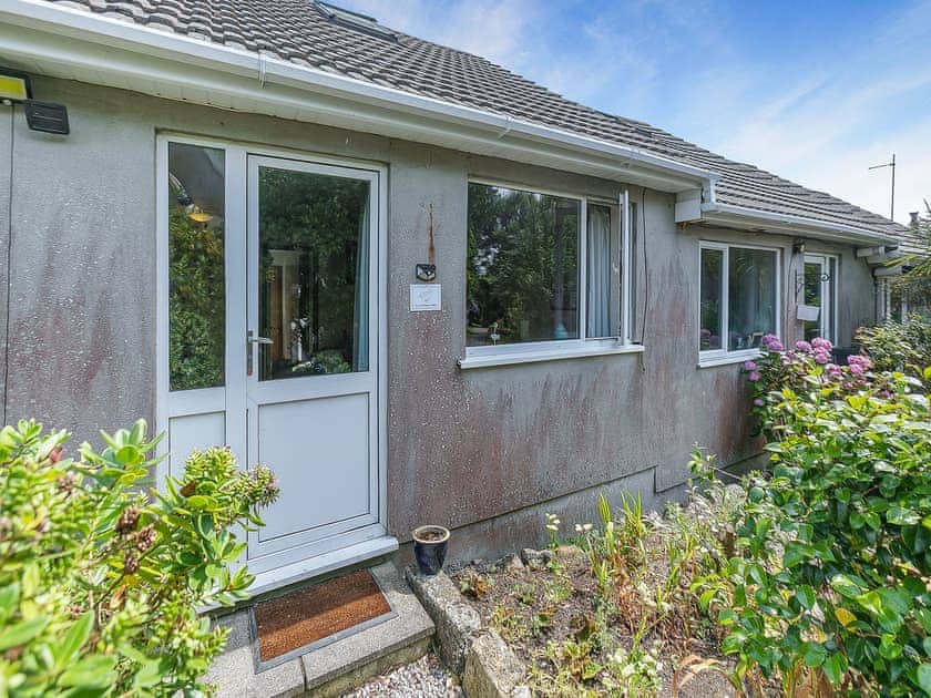 Entertainment | The Vineries- 25 Mallard Cottage - The Vineries, Lands End, near Porthcurno