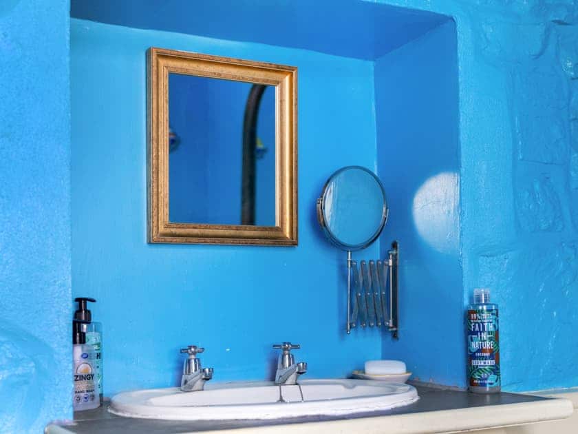 Bathroom | Gull Cottage, Penzance