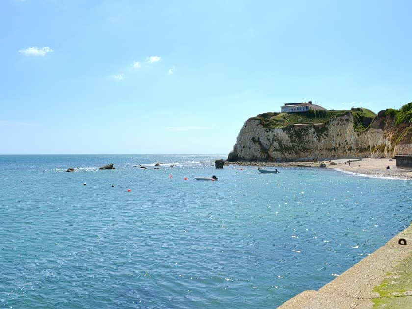 Surrounding area | Old Coastguard Cottage, Freshwater