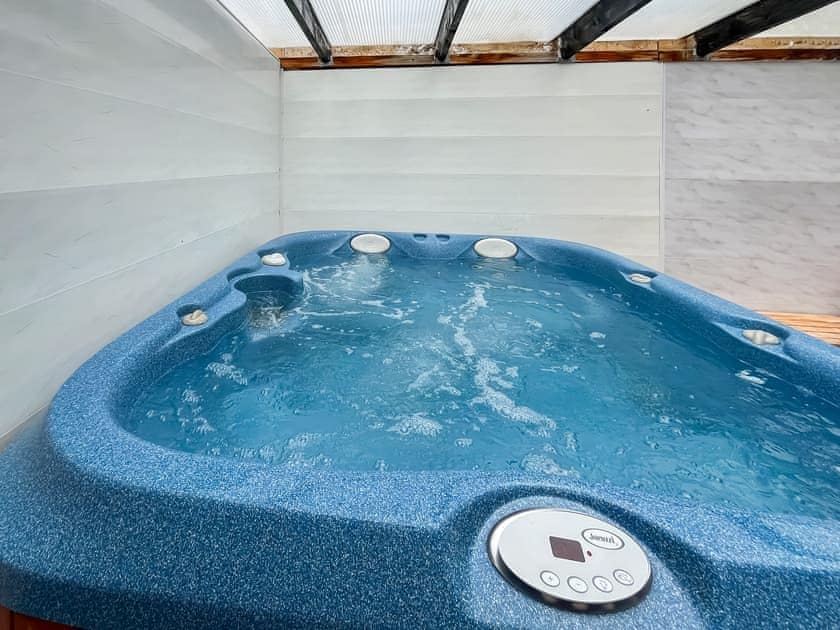 Hot tub | Sir A Wel, LLANNERCH-Y-MEDD