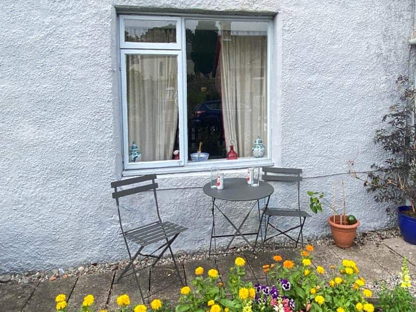 Sitting-out-area | Ivy House, Kingussie