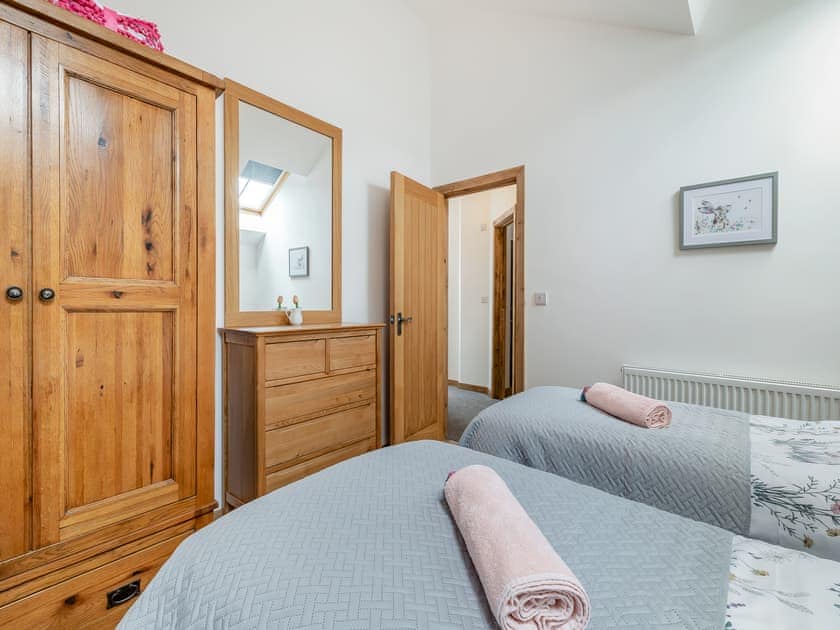 Twin bedroom | Piggy in the Middle - Old Highwood, Dunkeswell