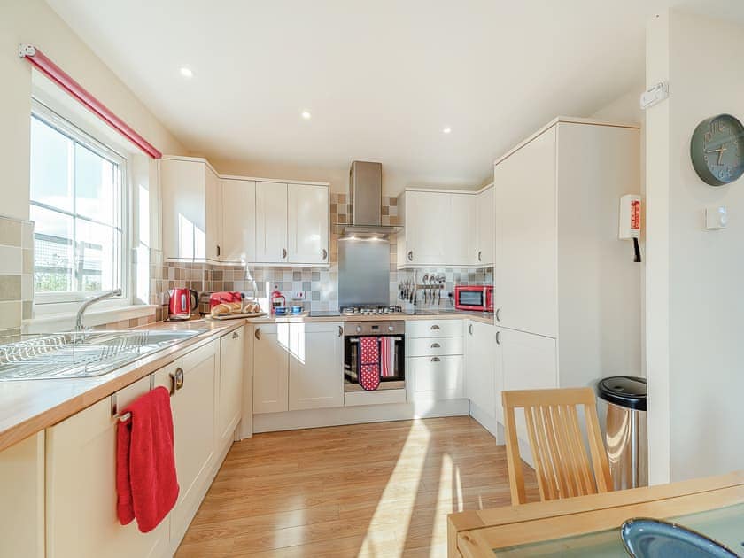 Kitchen/diner | Buzzard Cottage - Osprey Hideaways, Stirling