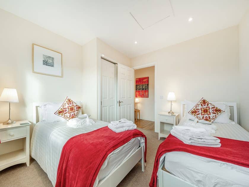 Twin bedroom | Buzzard Cottage - Osprey Hideaways, Stirling