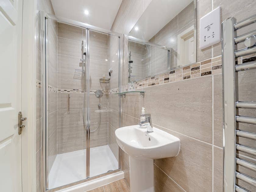Shower room | Buzzard Cottage - Osprey Hideaways, Stirling