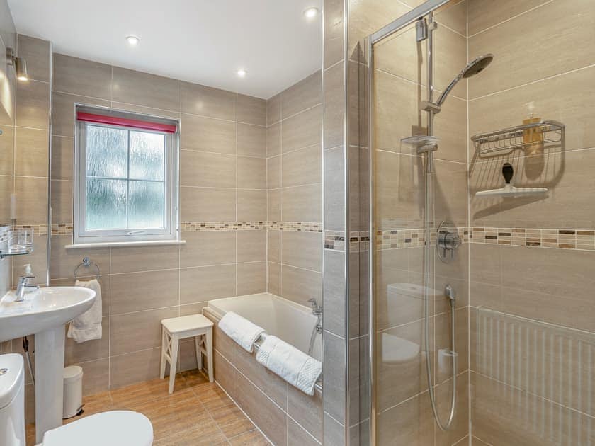 Bathroom | Osprey Hideways - Barn Owl Cottage - Osprey Hideaways, Stirling