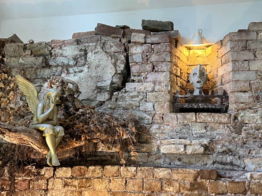 The snug detail showing gold angel by Ottmar Hörl and head by David Connor  | Croft Lodge Studio, Leominster