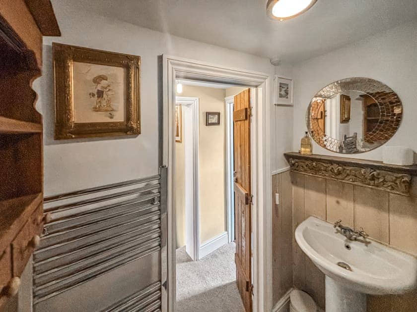 Bathroom | Flo’s Cottage, Kington