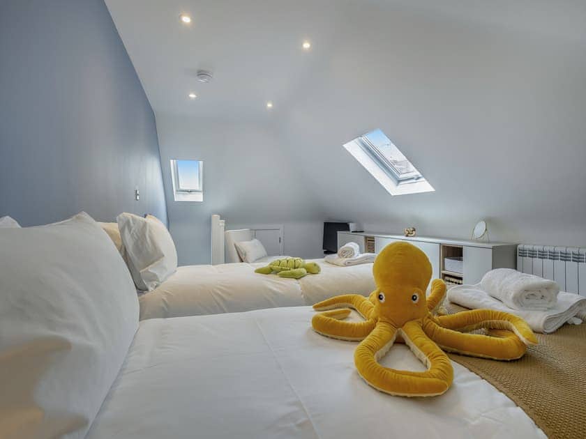 Twin bedroom | Restharrow - Oakdene Retreats, Whitstable