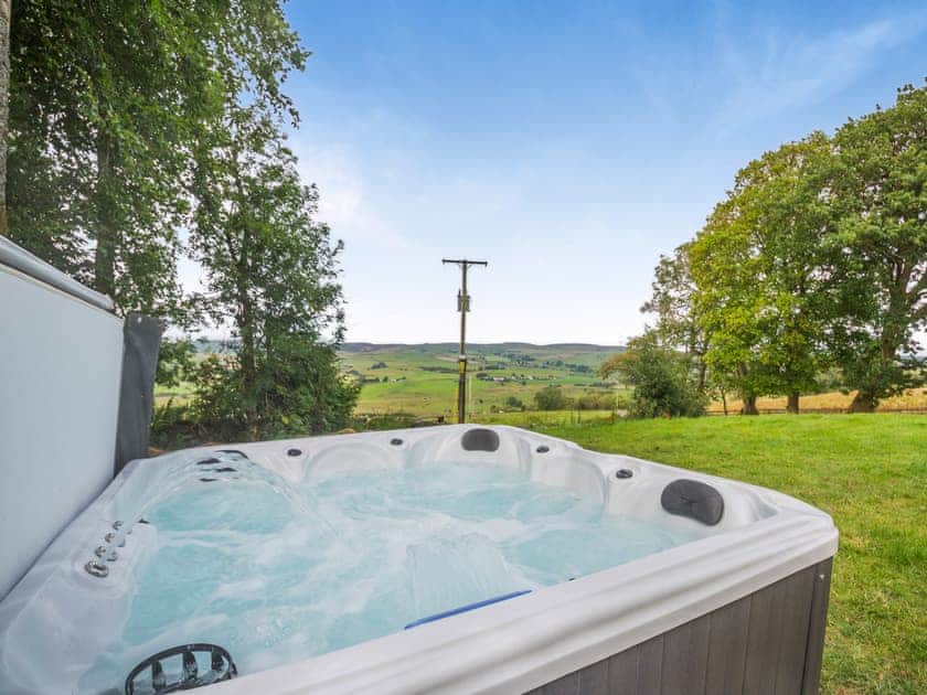 Hot tub | Cefn Hir Fynydd, Betws-Y-Coed