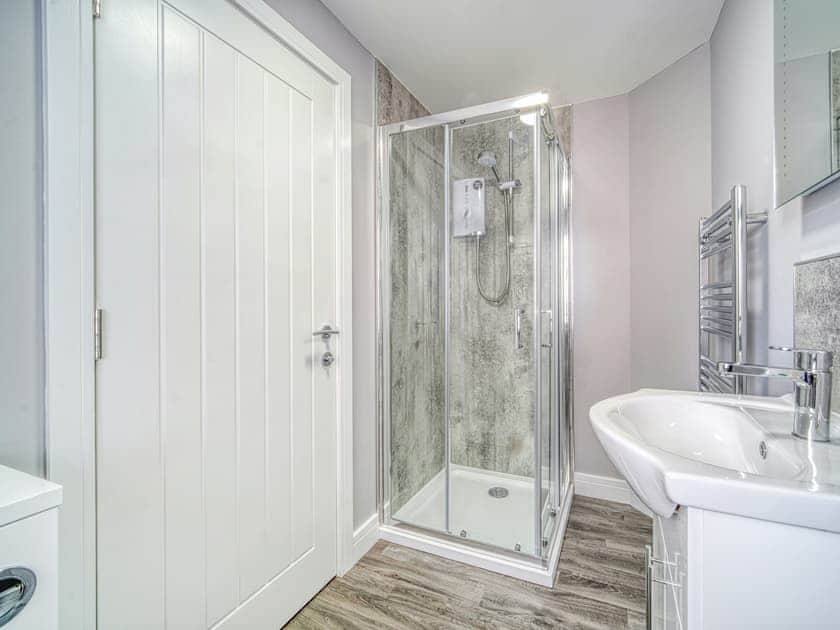 Bathroom | The Boardwalk - Regency Apartments, Great Yarmouth