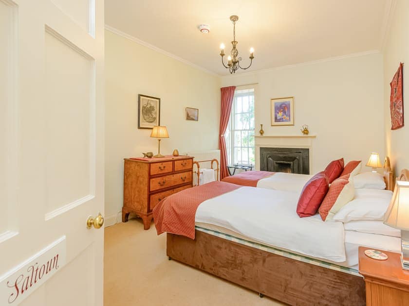 Twin bedroom | Wintonhill Farmhouse - Winton Holidays, Pencaitland