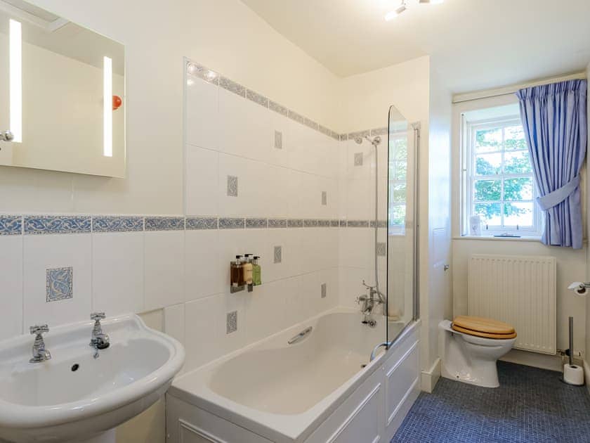 Bathroom | Wintonhill Farmhouse - Winton Holidays, Pencaitland