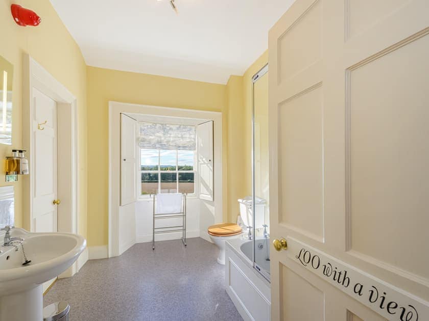Bathroom | Wintonhill Farmhouse - Winton Holidays, Pencaitland