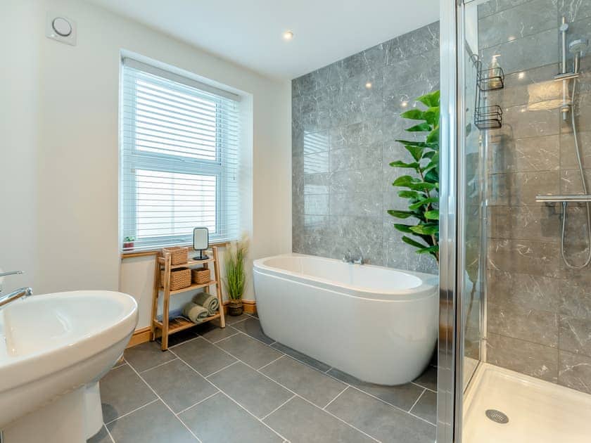 Bathroom | Stanley Cottage, Windermere