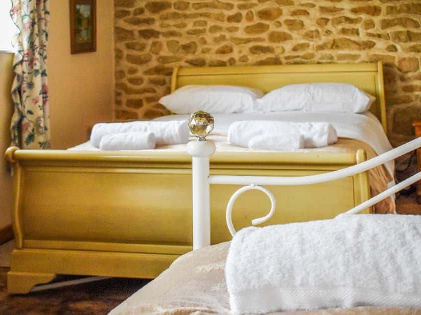 Cream family bedroom. With Cream slay king-size bed and single day beb. | Brockhill House, Beaminster