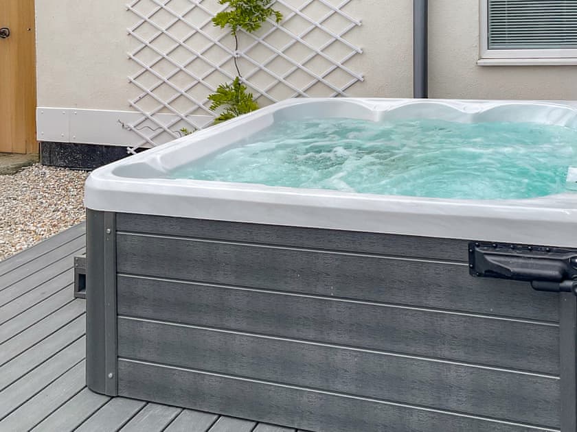 Hot tub available for use at an additional cost of £100 per week payable to owners on site. 24 hours notice is required. The hot tub isn’t accessible for non able bodied people. | Miners Meadow, Wheatley Hill, Durham