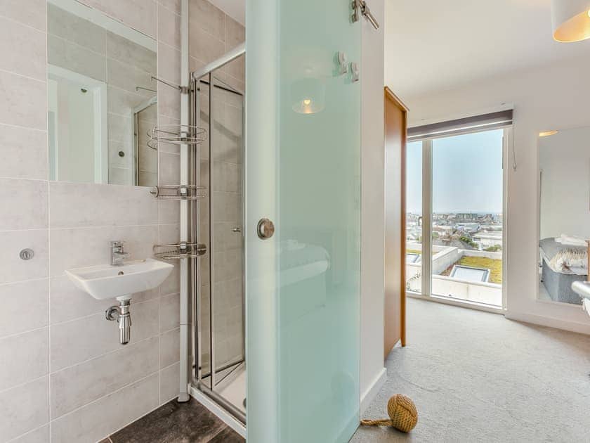 En-suite | No.1 Quay Court, Newquay