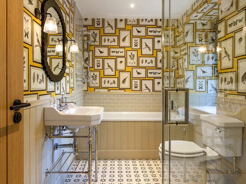 Bathroom | Dalgrassick - Glenkindie Estate Holiday Cottages, Glenkindie, near Alford