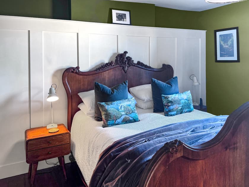 Bedroom with king size bed | Caretaker’s Cottage, Melsonby, near Richmond
