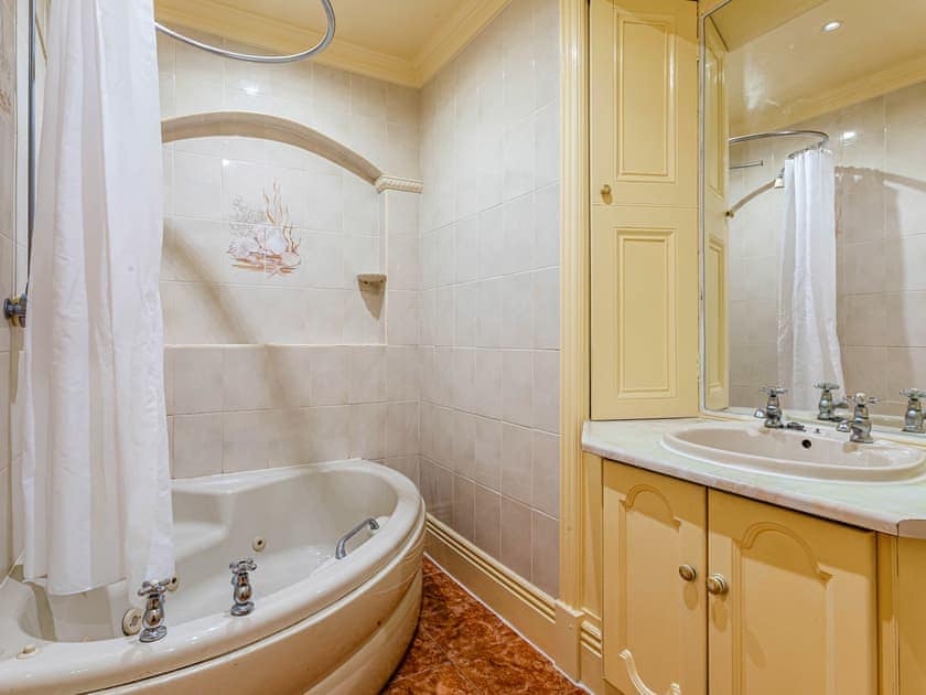 Bathroom | Kilmichael House, Brodick