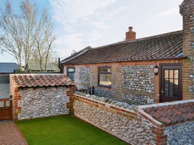 Orchard Farm Smithy Cottage Ref W44283 In West Beckham Near