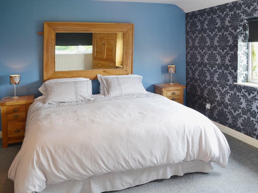Luxurious double bedroom with super king size bed with ensuite  | Carreg Y Garth Isaf, Rhiwlas near Bangor