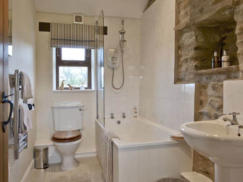 Family bathroom | Curlew Barn, near Middleham, Leyburn