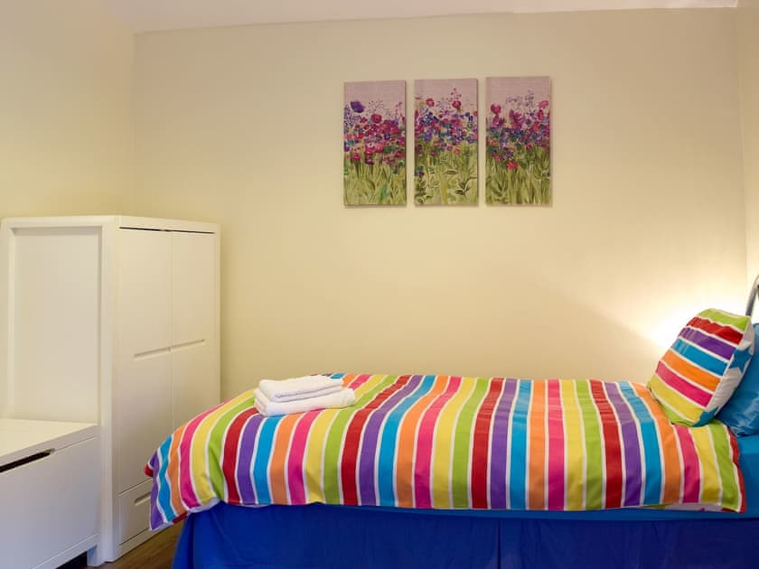 Twin bedroom | Bont Cottage, Kidwelly