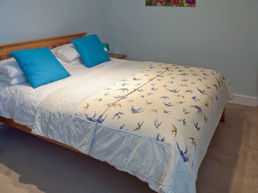 Relaxing double bedroom | Granary Cottage, Tattingstone, near Ipswich