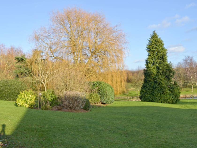 Beautiful gardens | Granary Cottage, Tattingstone, near Ipswich