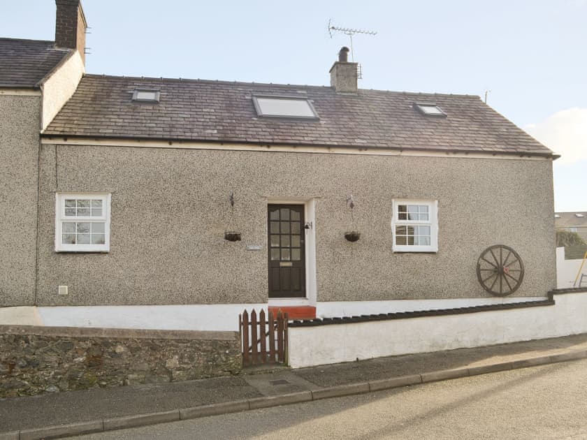 lovely holiday cottage | Hen Efail, Pen-y-sarn near Amlwch