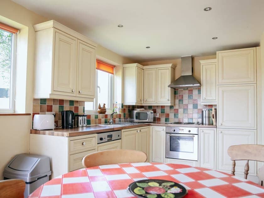 Kitchen/diner | Dairyman’s Cottage - Millmoor Farm, Bickley, near Malpas