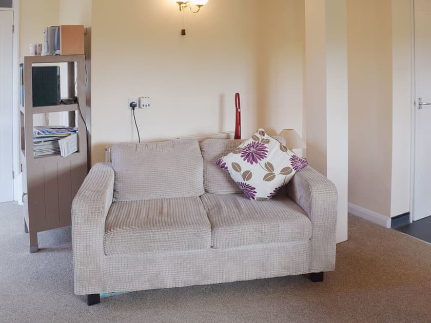 Comfortable furnishings lend an air of rural sophistication to the open plan living areas | Blueberry Cottage, Debenham, near Framlingham