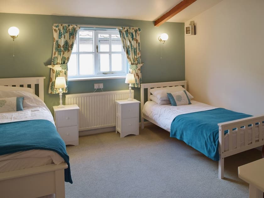 Original features such as exposed beams feature in the twin bedroom | Blueberry Cottage, Debenham, near Framlingham