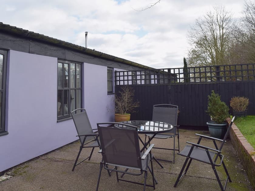 When the weather’s nice why not enjoy an alfresco meal on the patio? | Blueberry Cottage, Debenham, near Framlingham
