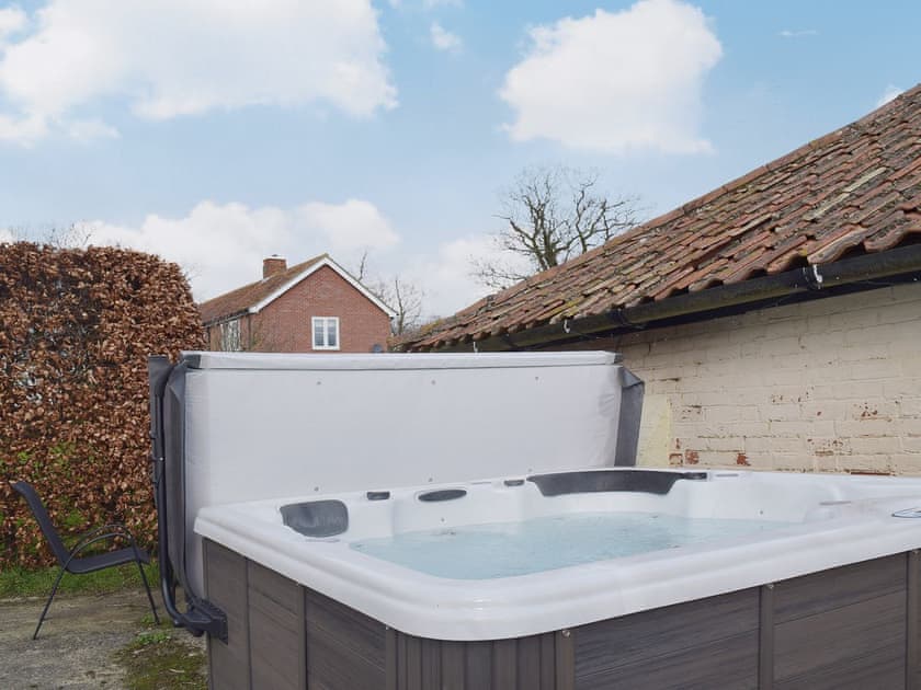 Take advantage of the private hot tub | Blueberry Cottage, Debenham, near Framlingham