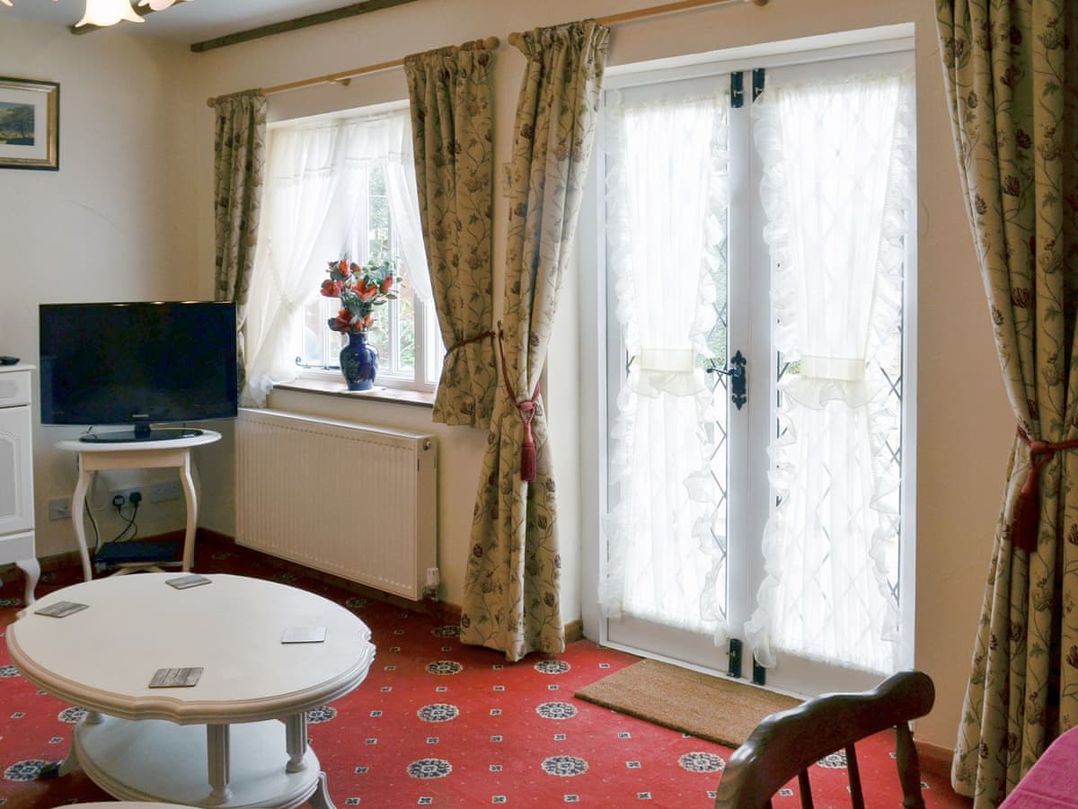 Alpine Lodge - Holiday lodge in Central England - Image 2