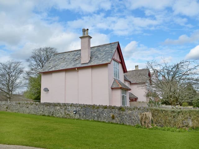 Buckfast Abbey Cottages St Benets Ref W44381 In Buckfastleigh
