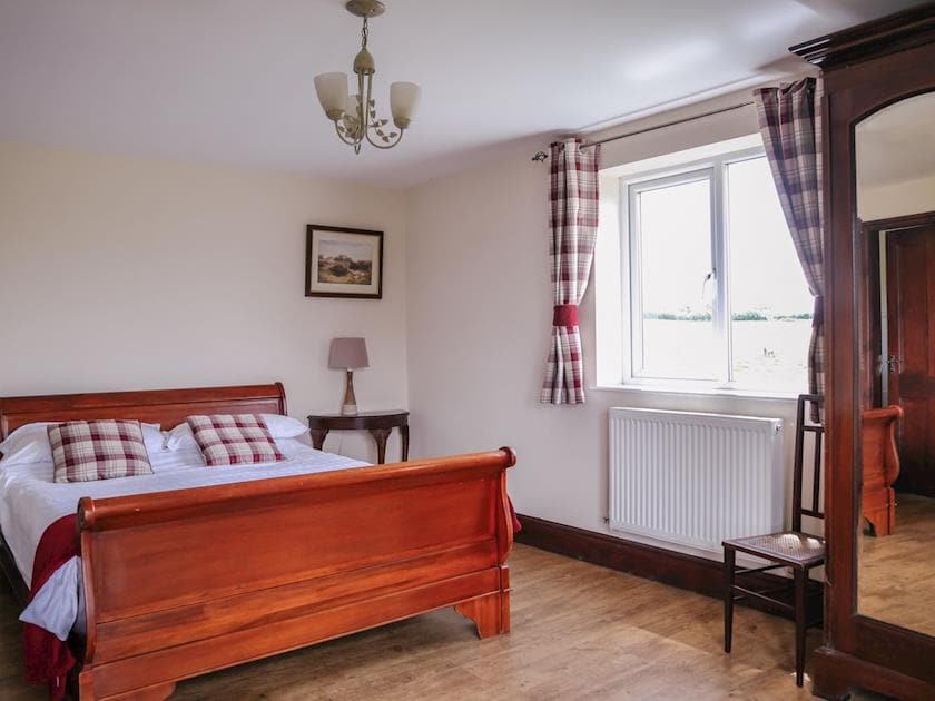 Master bedroom with wooden floors | Miller’s House - Millmoor Farm, Bickley, near Malpas