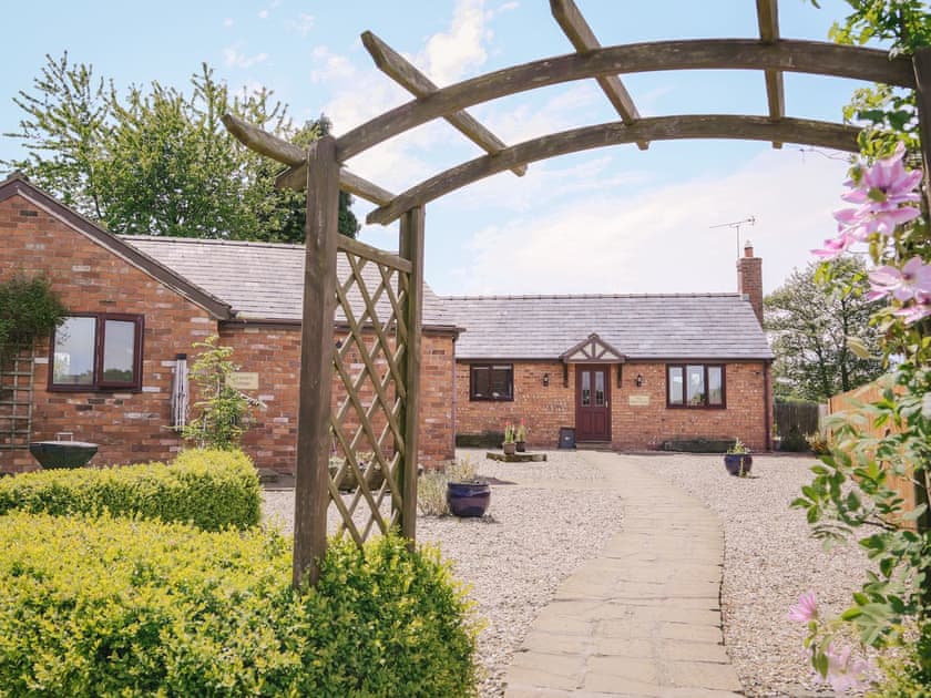 Pathway to the cottage | Miller’s House - Millmoor Farm, Bickley, near Malpas